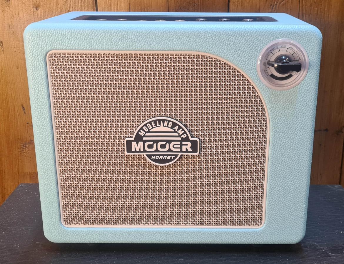 Blackstone-Music-Mooer-Hornet-Blue-Front.jpg