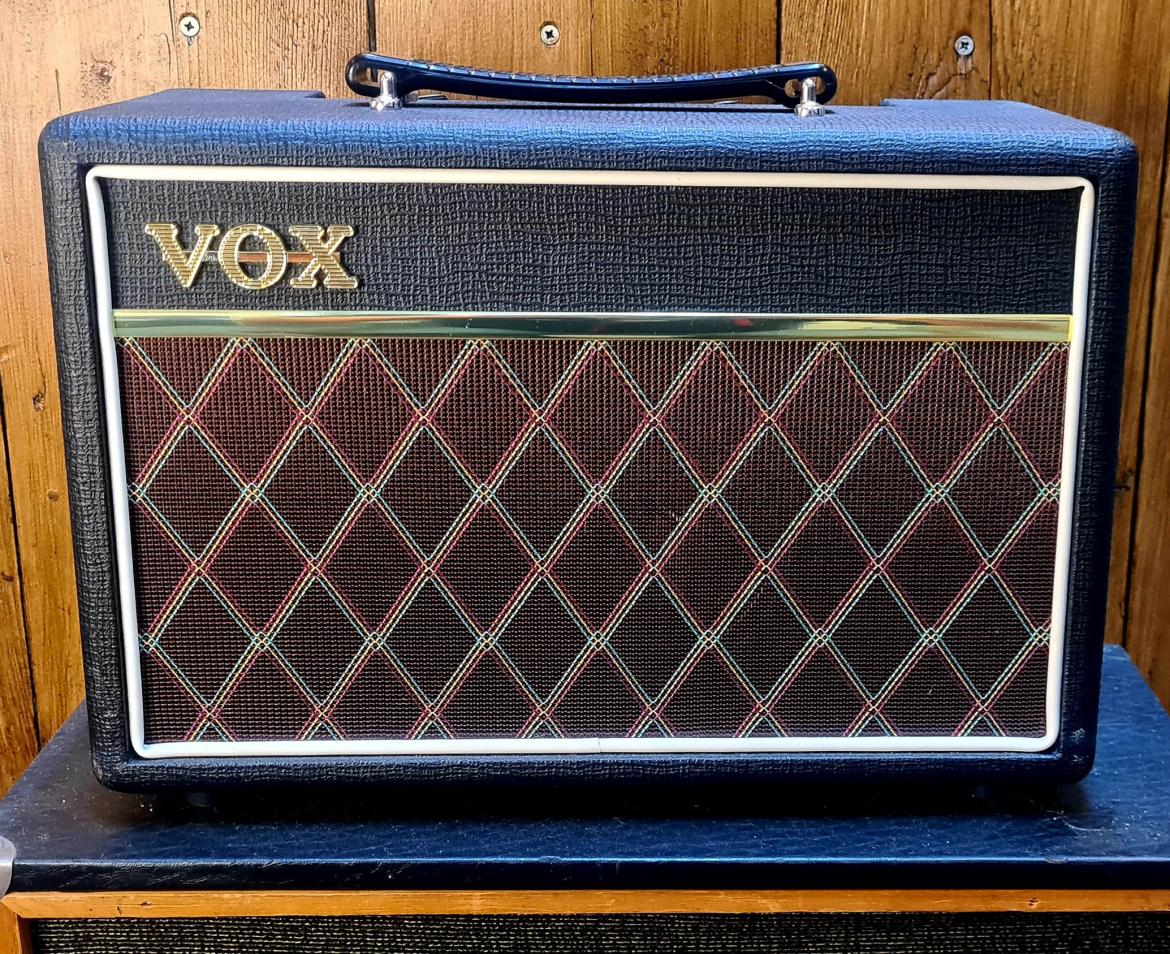 Blackstone-Music-Vox-Pathfinder-10-Black-Front.jpg