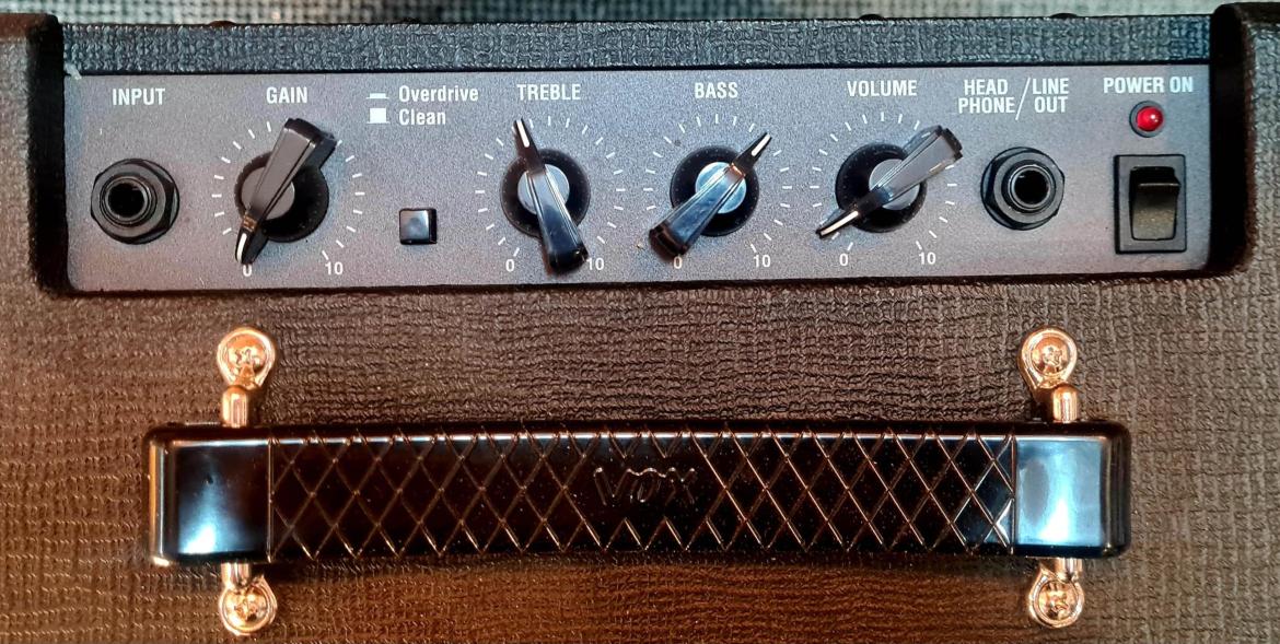 Blackstone-Music-Vox-Pathfinder-10-Black-Top-scaled.jpg