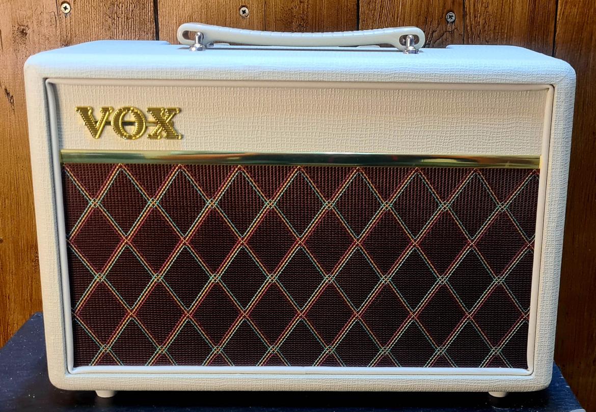 Blackstone-Music-Vox-Pathfinder-10-Cream-Front.jpg