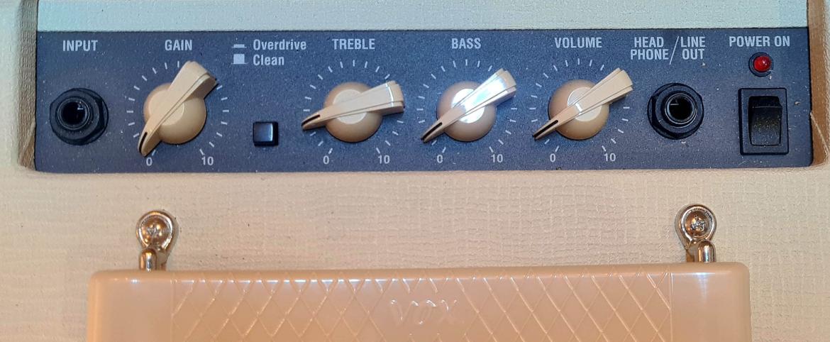 Blackstone-Music-Vox-Pathfinder-10-Cream-Top.jpg
