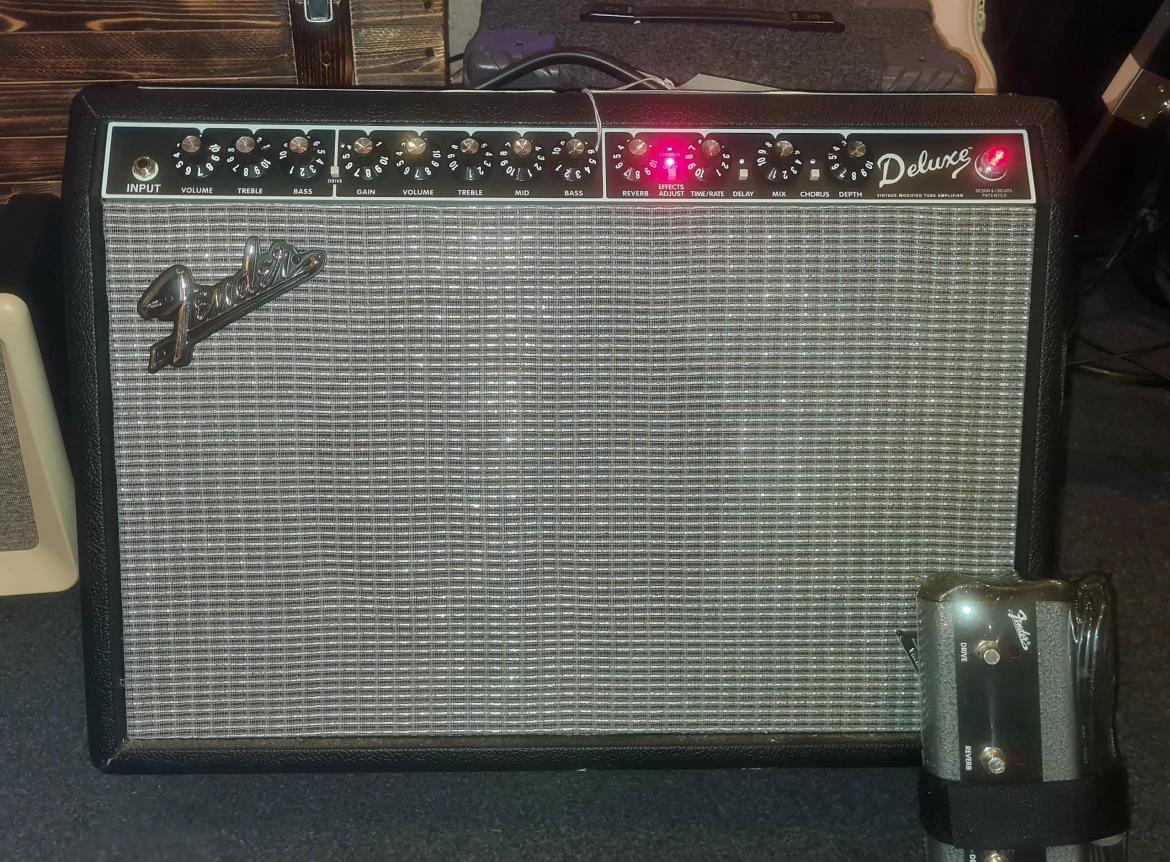 Blackstone-Music-Fender-Deluxe-Amp-scaled.jpg